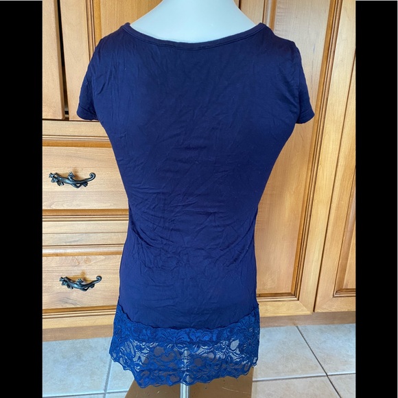💰3 for $20 - Fitting Shirt with Lace Bottom - Picture 3 of 4
